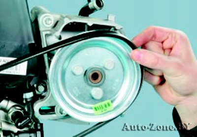 Рулевой механизм: Проверка, регулировка и замена ремня привода насоса гидроусилителя рулевого управления