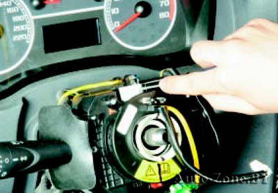 Снятие и установка контактного кольца подушки безопасности водителя