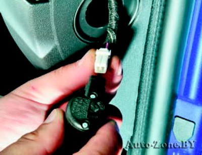 Снятие и установка выключателя подушки безопасности переднего пассажира