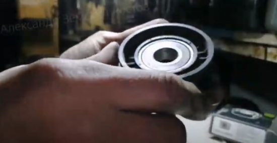 Как смазать натяжной ролик, обводной ролик и подшипников с резиновым пыльником на Фиат Альбеа