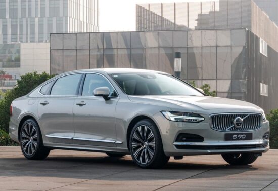 Развитие бренда Volvo в 2023–2025 годах: от безопасности к электрификации
