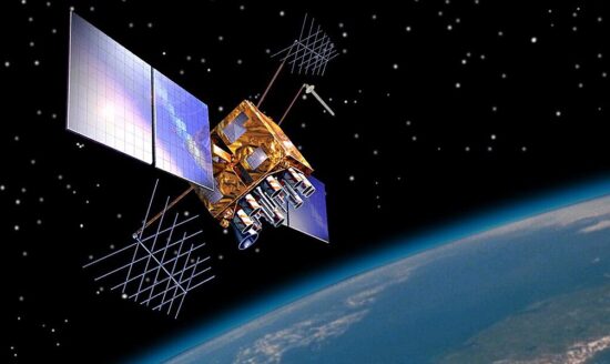 ГЛОНАСС против GPS: где российская система превосходит американскую, а где уступает в точности и покрытии?
